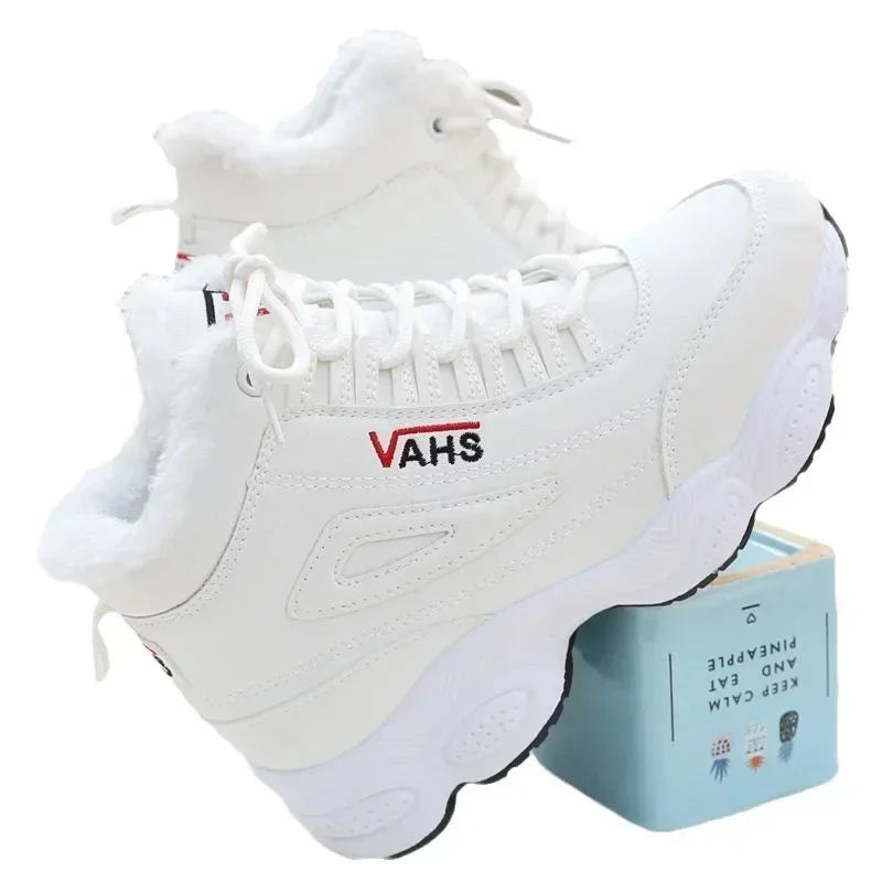 סניקרס גבוהות פרווה